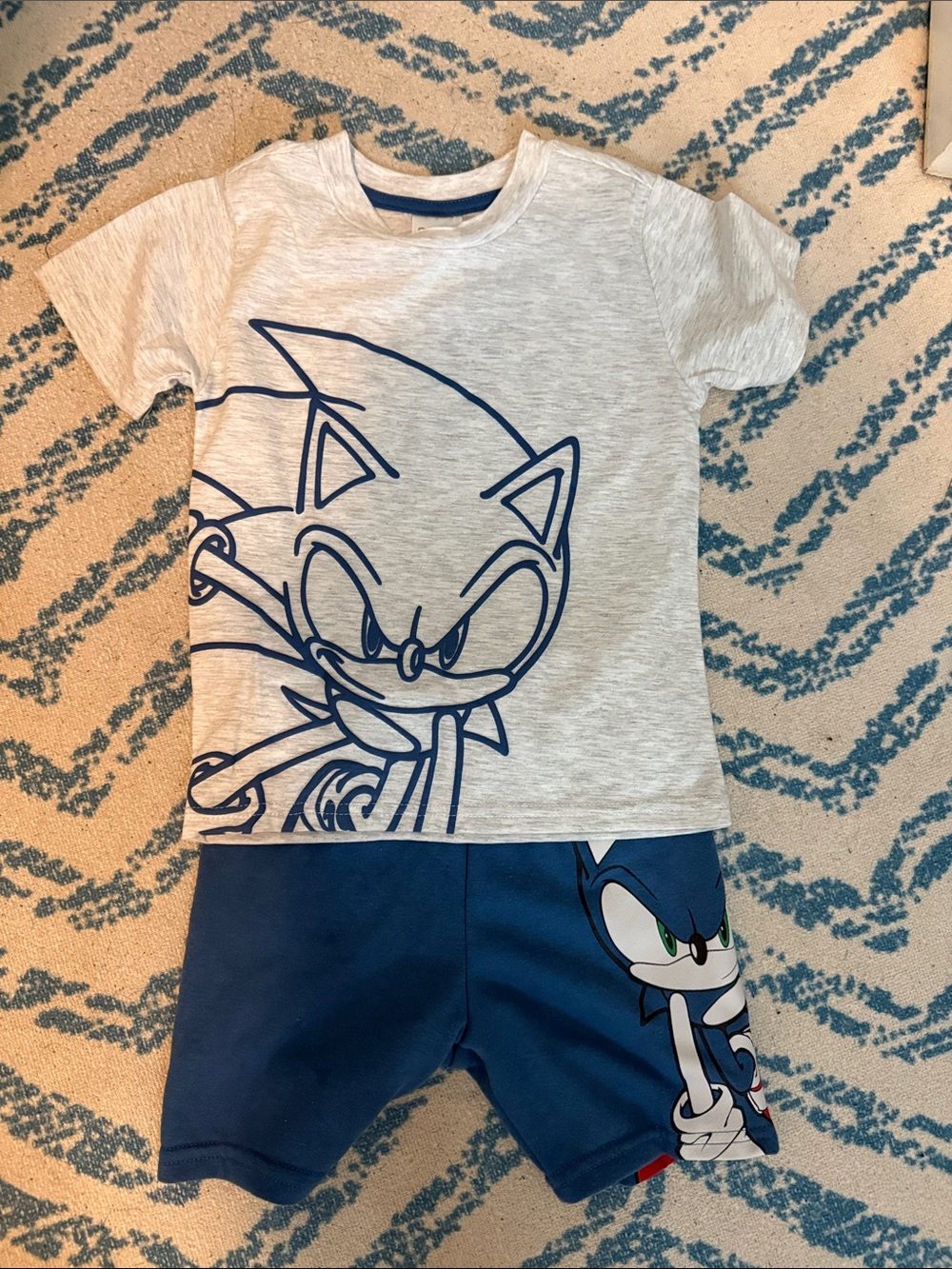 Kids sonic tshirt and short set- never worn. Size 4